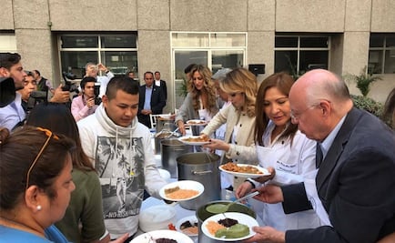 Angélica Rivera visita hospital en Navidad