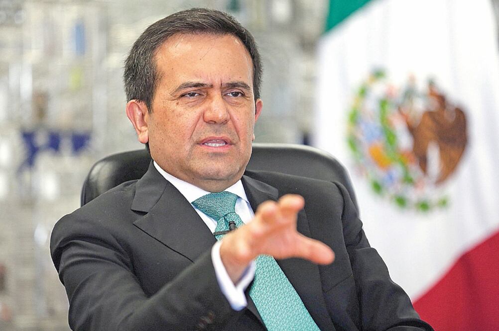 Ildefonso Guajardo, secretario de Economía, viajará a Bruselas, Bélgica, a mediados del próximo mes para negociar la renovación del TLCUEM (ARCHIVO EL UNIVERSAL)
