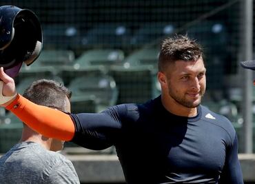 Tim Tebow pasa de la NFL a las ligas menores de beisbol
