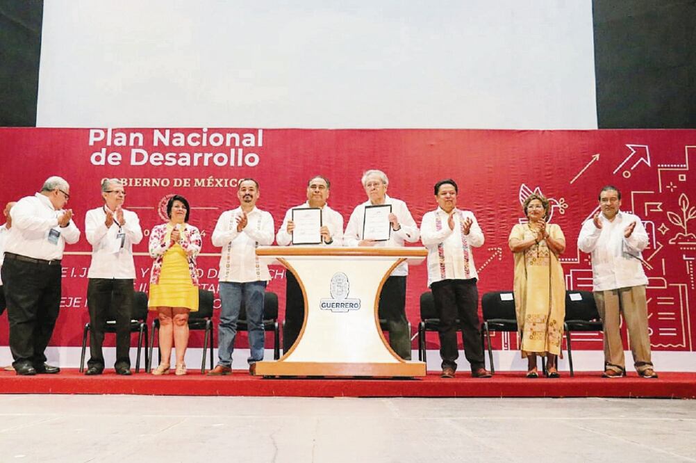 El gobernador de Guerrero, Héctor Astudillo, encabezó los trabajos del foro para la conformación del Plan Nacional de Desarrollo 2018-2024.