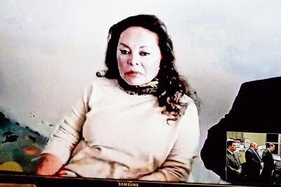 Elba Esther se desmaya en el Hospital María José