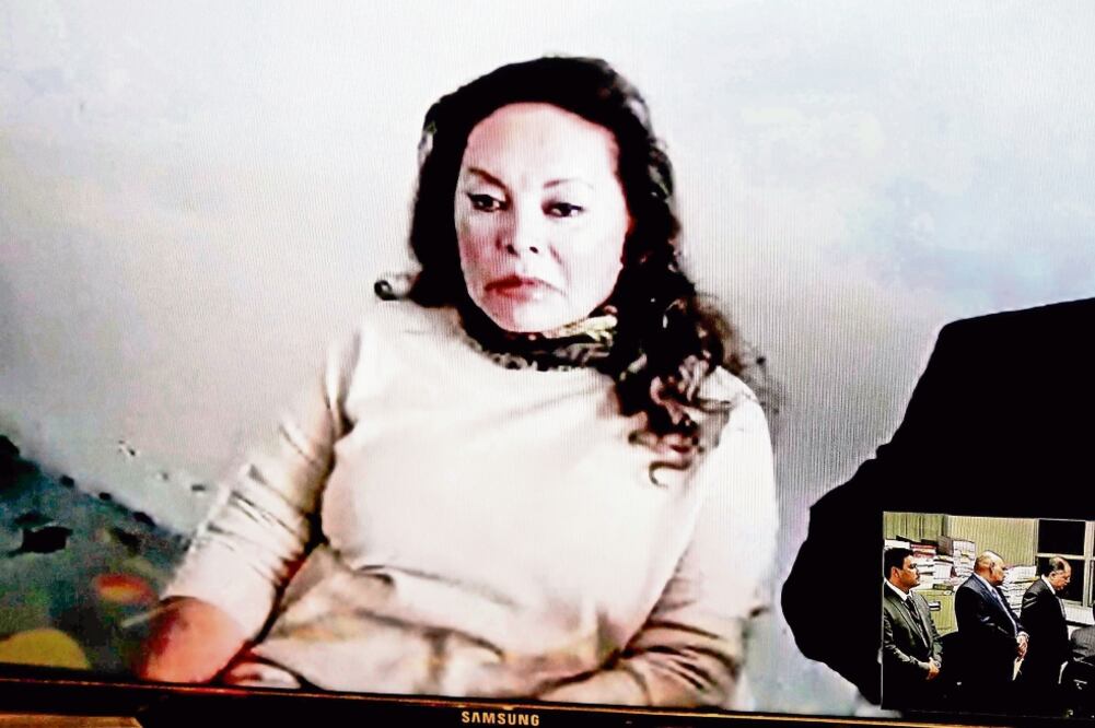 Padecimientos de la maestra. Elba Esther Gordillo, de 72 años, presenta un cuadro clínico de 10 enfermedades, como hepatitis viral tipo C e hipertensión arterial. (ARCHIVO EL UNIVERSAL)