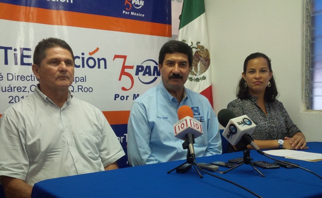 De izquierda a derecha: Sergio Bolio, diputado estatal del PAN; Javier Corral, aspirante a la dirigencia del CEN del PAN; y Jessica Chávez, dirigente del PAN en Cancún (Foto: Adriana Varillas)