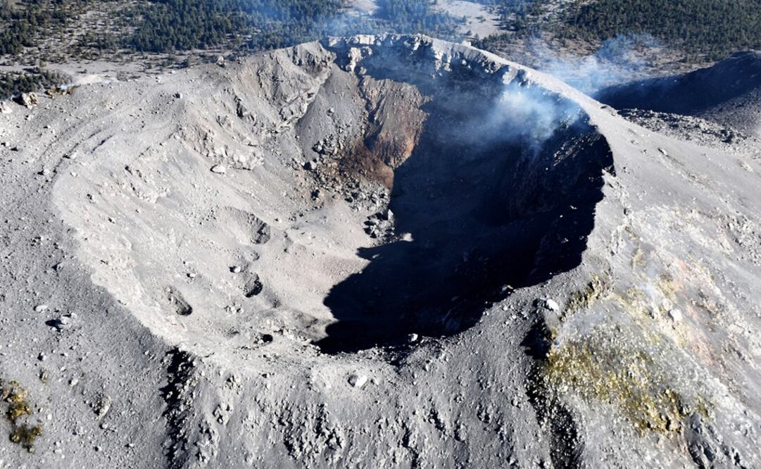 Luego de un sobrevuelo en el Volcán de Fuego se descubrió que el domo que ocupaba la cima hasta diciembre pasado, está destruido en gran parte, según informó la Unidad Estatal de Protección Civil y Bomberos de Jalisco (UEPCBJ). 
