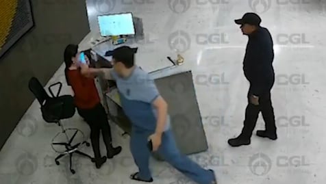 Video: Agreden a recepcionista del hotel Park Life Paradox en Santa Fe; identifican al agresor