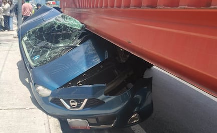 Tráiler choca contra automóvil en Reforma; cinco personas resultan lesionadas