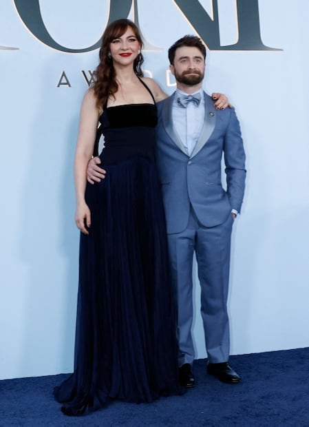 Daniel Radcliffe y su pareja Erin. Él compite en la categoría de meJor actor. Foto: AFP
