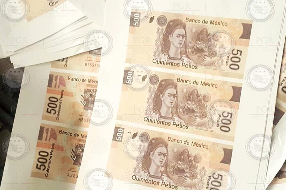 La PGR aseguró aproximadamente 5 mil hojas impresas que tenían imágenes de billetes de 500 pesos, lo que representaría 15 mil papeles moneda apócrifos. (CORTESÍA)