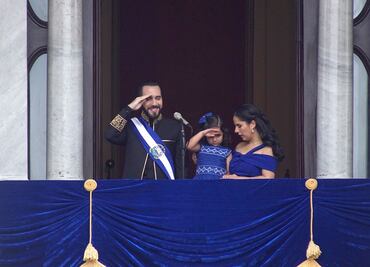Hija de Bukele le roba una pizca de protagonismo a su padre en investidura salvadoreña