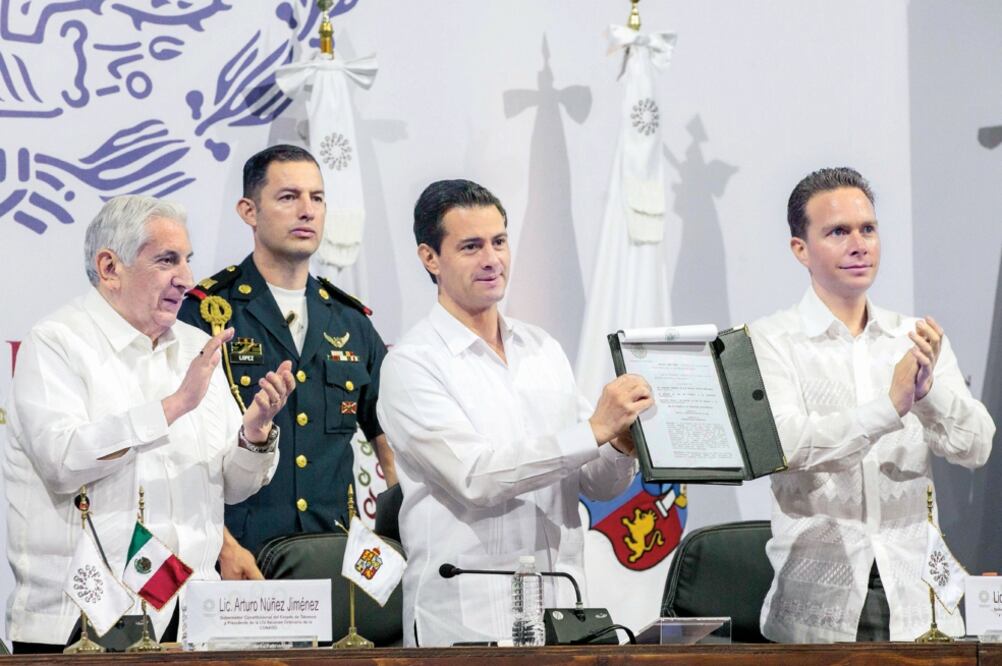 Al clausurar la 54 reunión plenaria de la Conago, el presidente Enrique Peña Nieto afirmó que desde su ámbito de responsabilidad, los gobernantes deben contribuir al fortalecimiento de la unidad nacional (PRESIDENCIA)