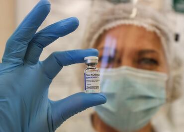 Creadores de vacuna antiCovid Sputnik V, dicen que es eficaz contra ómicron