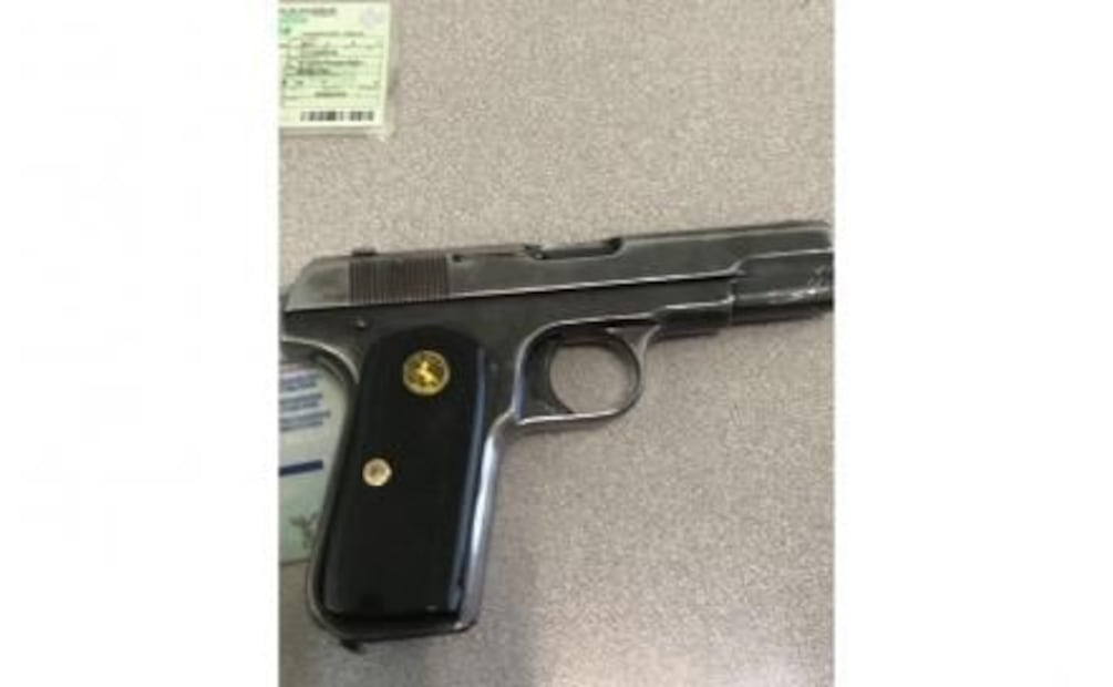 Presunto chofer detenido tenía tarjeta de circulación a nombre de Ricardo Monreal