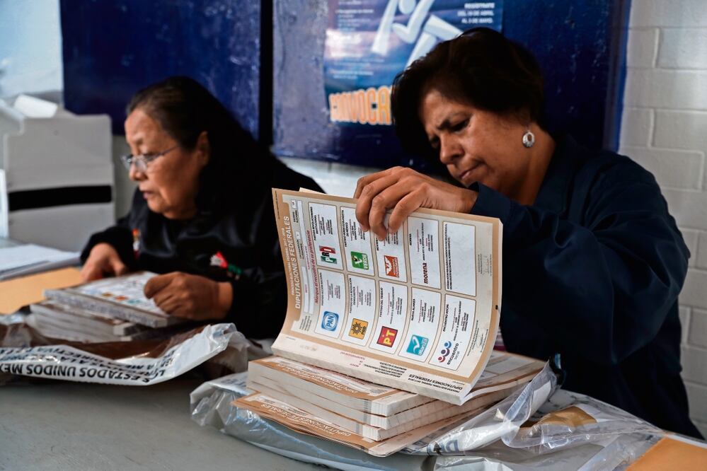 A pesar de las circunstancias, el INE tiene cubiertos los lugares de los funcionarios que atenderán más de 20 mil casillas en el Edomex. Archivo El Universal