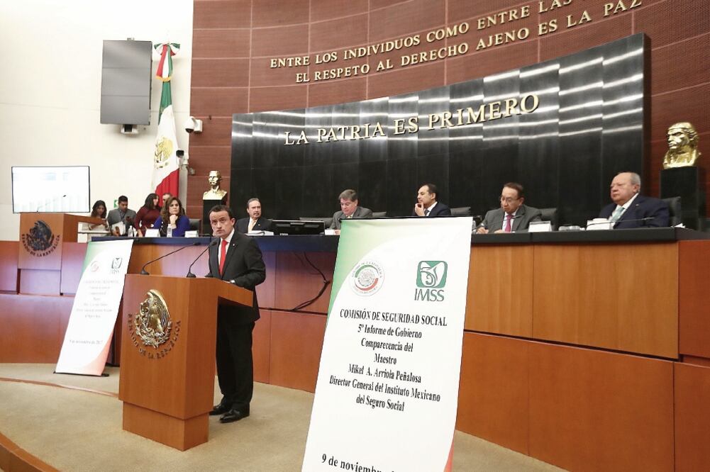 Mikel Arriola, director general del IMSS, dijo que el instituto tiene un gasto de mil 200 millones de pesos diarios y las reservas son por 45 mil millones. (ALEJANDRO ACOSTA. EL UNIVERSAL)
