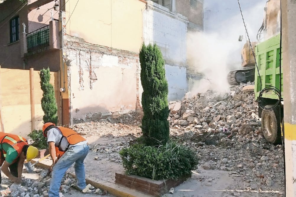 La Sobse precisó que a la fecha se mantiene trabajando en la demolición de cinco inmuebles más ubicados en las delegaciones Benito Juárez, Coyoacán y Cuauhtémoc (PHENÉLOPE ALDAZ. EL UNIVERSAL)