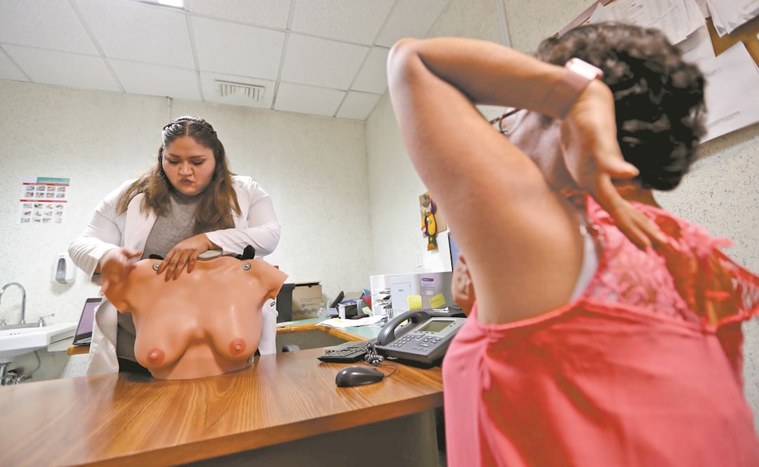 Los expertos en salud llamaron a las mujeres a realizarse explora- ciones en busca de bultos en el pezón, supuración y enrojecimiento.