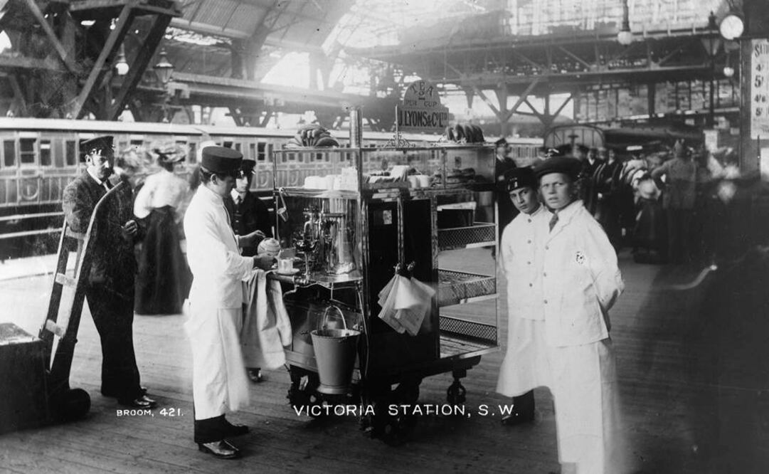 El Museo de Londres adquirió en 2014 toda la colección fotográfica de Broom, conformada por 2 mil 500 piezas, entre ellas mil 800 fotografías y el resto negativos, credenciales de prensa y cartas personales. 