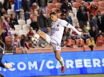 VIDEO: 'Chicharito' Hernández anota gran gol con el Galaxy en la MLS