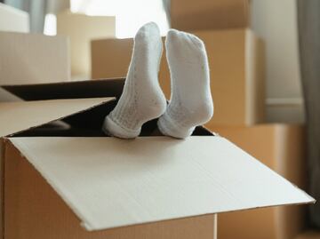 Cómo quitar las manchas de tus calcetines blancos