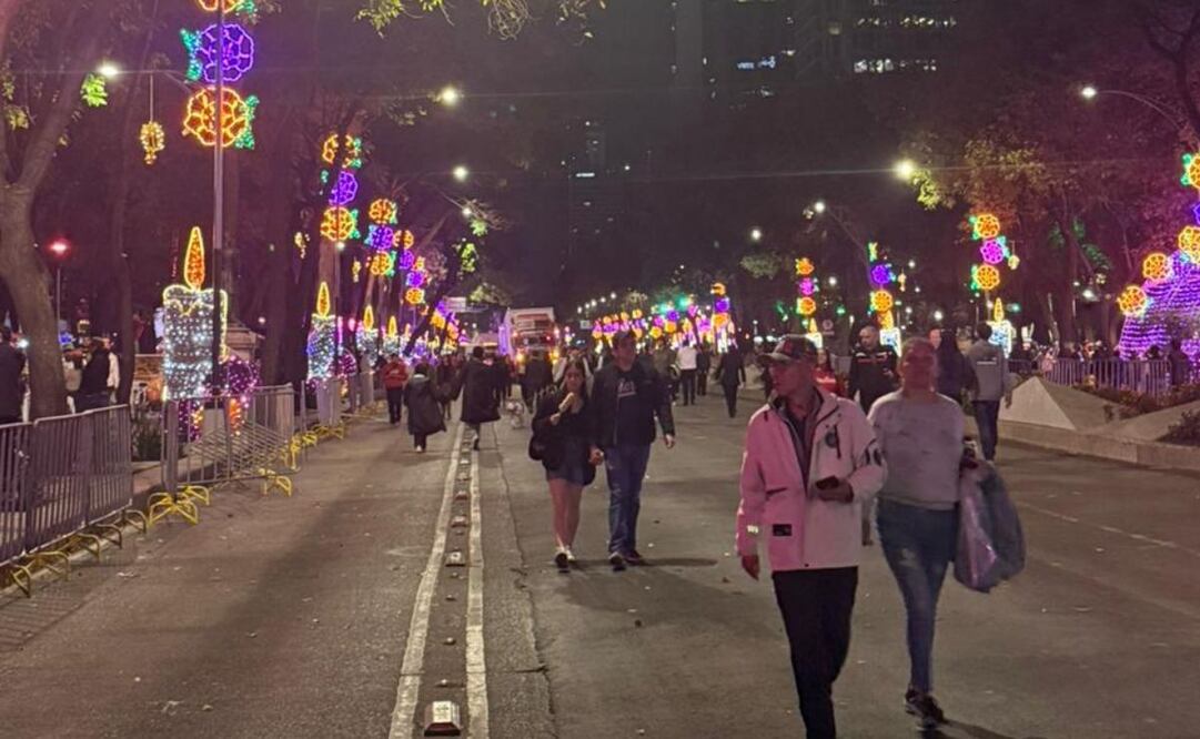 Continúa cierre de Línea 7 del Metro por celebración del Día de Muertos en Paseo de la Reforma.
Foto: Laura Arana.