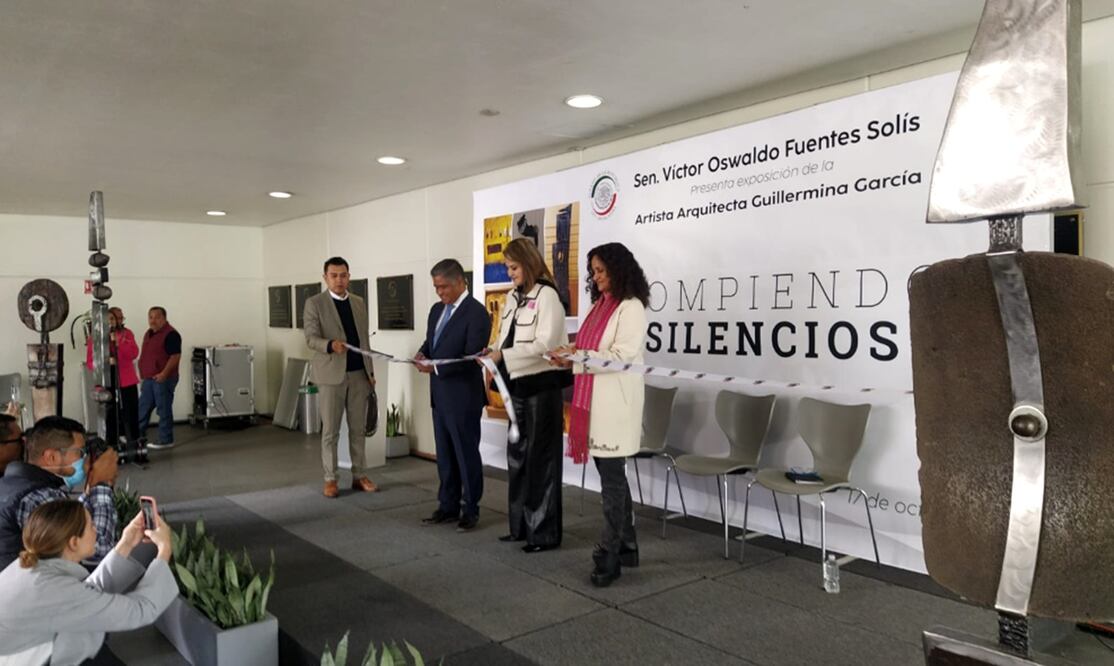 La presidenta de la Comisión de Cultura del Senado, Susana Harp, inauguró la exposición “Rompiendo Silencios” de la artista Guillermina García, pintora y escultora mexicana. Foto: Luis Carlos Rodríguez