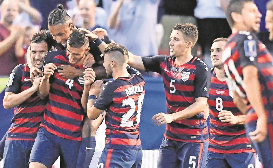 Matt Miazga (4) consiguió el último tanto de los estadounidenses. (DAVID RICHARD. USA TODAY SPORTS)