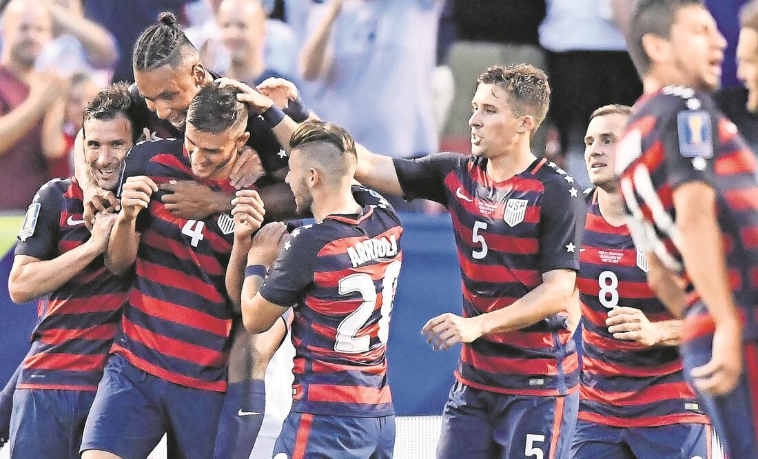 Matt Miazga (4) consiguió el último tanto de los estadounidenses. (DAVID RICHARD. USA TODAY SPORTS)