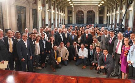 AMLO urge a gobernadores de Morena a no bajar el ritmo en entrega de programas sociales