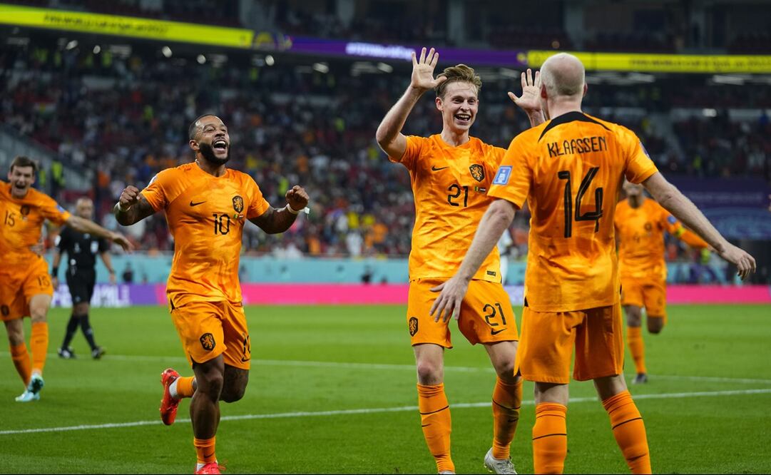 Davy Klaassen celebrando el segundo gol de Países Bajos - FOTO: AP