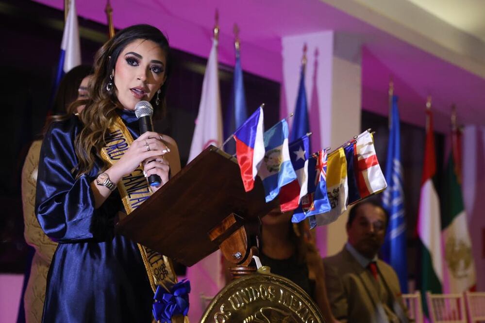 María Teresa Ealy Díaz recibe el Premio Nacional de Excelencia Profesional. Foto: Diego Simón / EL UNIVERSAL