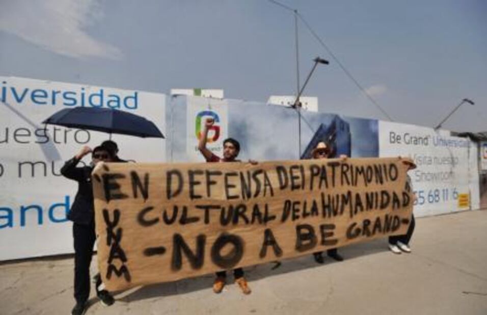 Marchan contra construcción de dos torres frente a CU