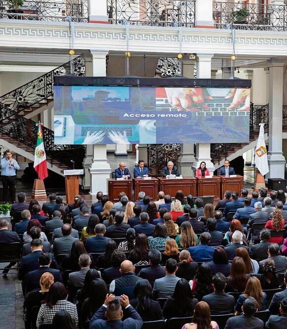 El acto fue en el Patio Constitución del Palacio de Justicia de Toluca. Foto: Especial