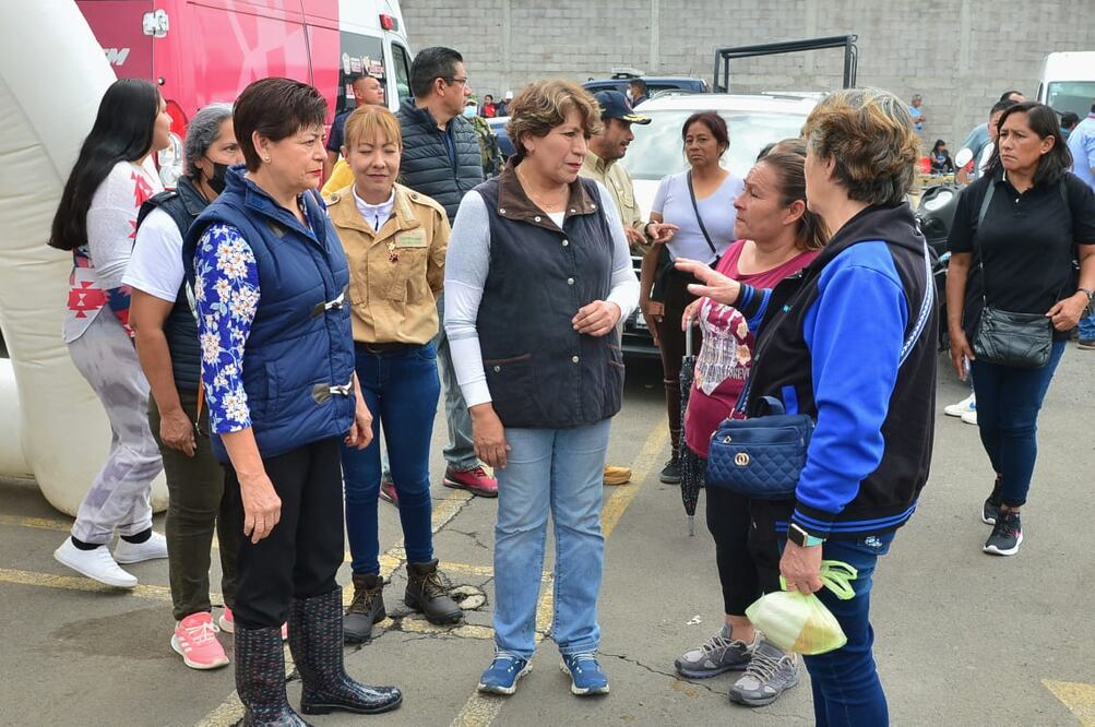 La gobernador del Edomex, Delfina Gómez, regresó a Chalco para constatar las labores en cuatro colonias del municipio que se encuentran inundadas por aguas negras desde hace más de 20 días. (Foto: especial)