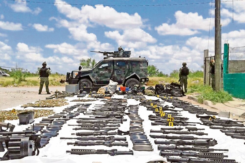 El secretario de la Defensa, Luis Crescencio Sandoval, aseguro que hay un incremento muy importante en los decomisos de armamento calibre 50 como ametralladoras y fusiles Barret. Foto: archivo/EL UNIVERSAL