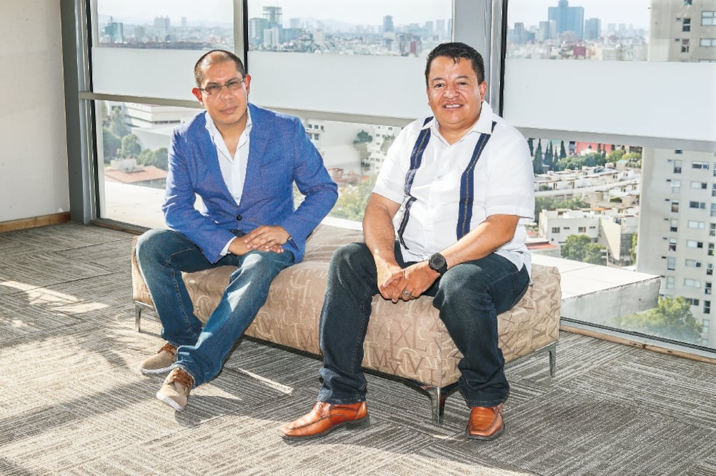 Claudio Rodríguez Delgado (izq.), titular de la Comisión Iberoamericana de Derechos Humanos en la Ciudad de México, y Víctor Hugo Gutiérrez Yáñez, presidente de la misma institución para México, América Latina y El Caribe (YADÍN XOLALPA. EL UNIVERSAL)