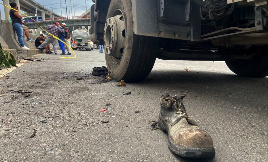 Una pipa de gas volcó y explotó en el bajo Puente de la Concordia en la alcaldía Iztapalapa, el miércoles 10 de septiembre de 2025. Foto: Juan Carlos Williams/EL UNIVERSAL