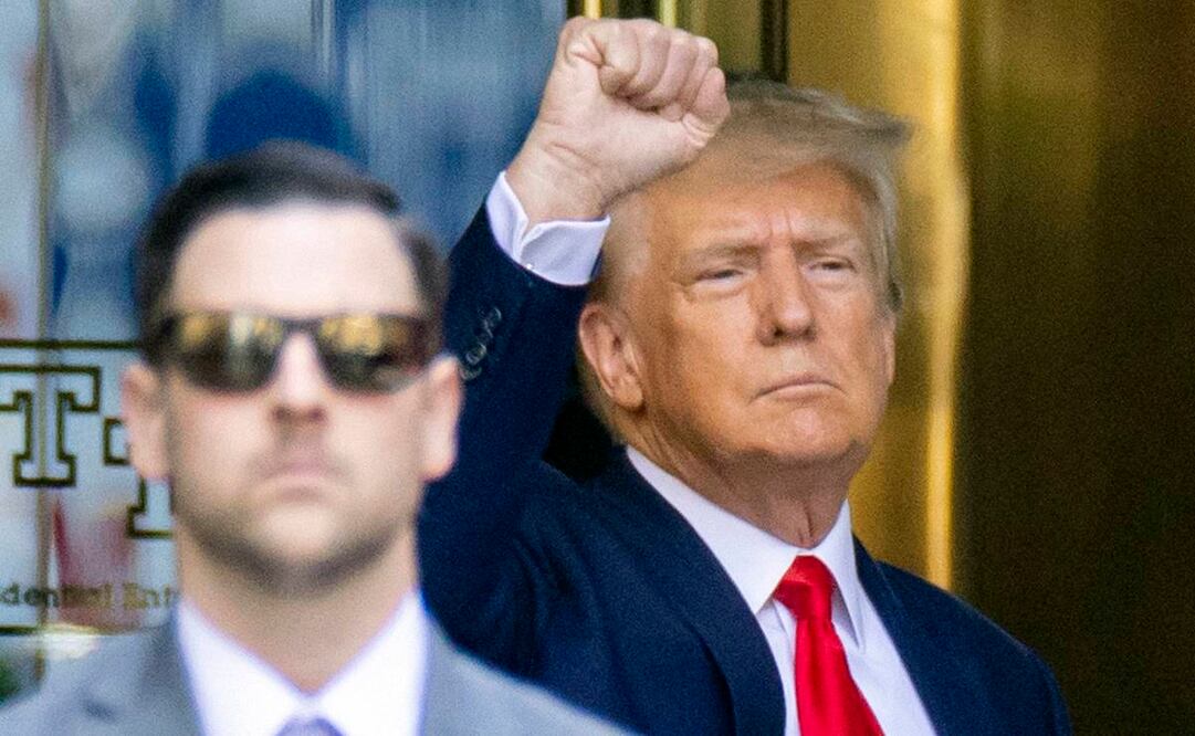 Donald Trump afuera de la Trump Tower, en Manhattan. Foto: AP