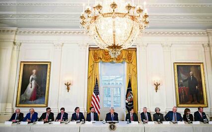 Trump firma decreto para proteger ganancias por petróleo de Venezuela retenidas por EU; busca "promover objetivos de política exterior"