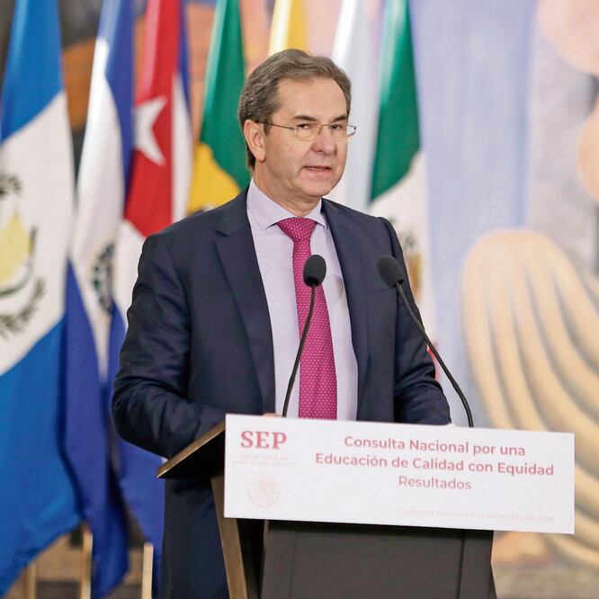 Esteban Moctezuma Barragán, secretario de Educación Pública, presentó los resultados de la Consulta Nacional por una Educación de Calidad con Equidad, que se aplicó en 31 entidades del país. Foto: AGUSTÍN SALINAS. EL UNIVERSAL
