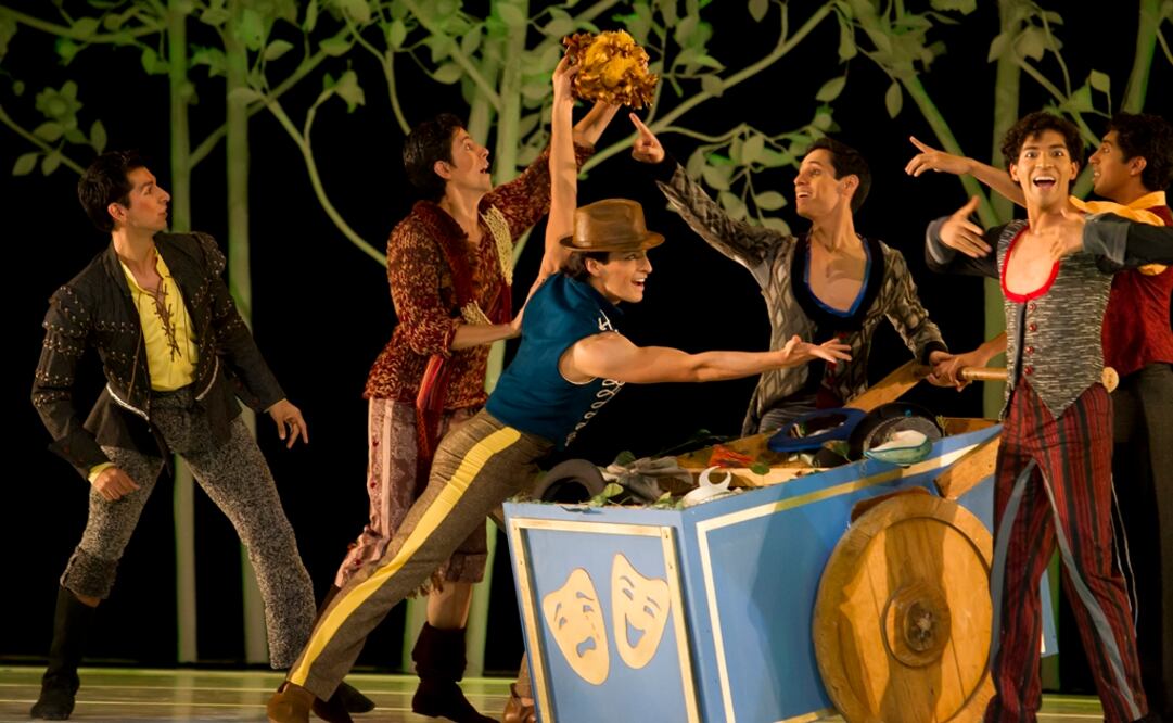 Actores participan en la obra "Sueño de una noche de verano", de William Shakespeare. Foto: Captura