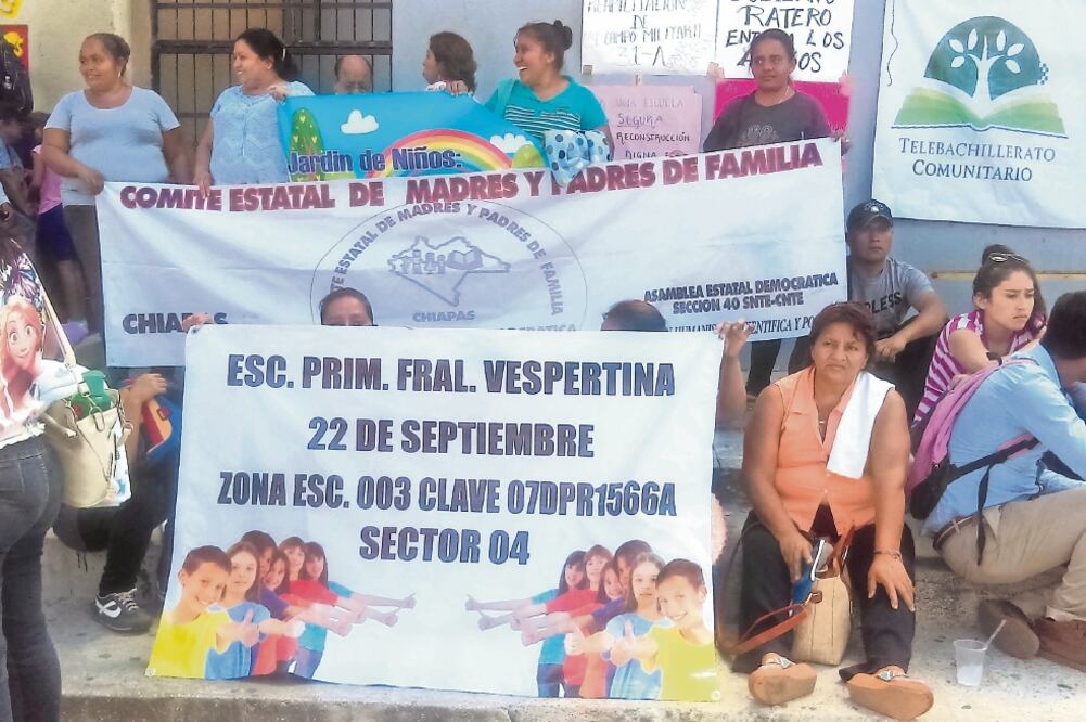 Exigencia. Padres de familia, docentes y niños demandaron la rehabilitación de unas 43 escuelas locales (ÓSCAR GUTIÉRREZ. EL UNIVERSAL)
