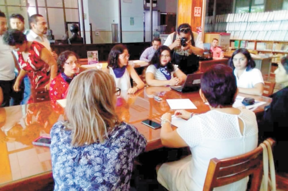 Integrantes del Colectivo de Mujeres de la UJAT hicieron una encuesta anónima en la que detectaron que tres de cada cinco compañeras han sufrido acoso. Foto: ESPECIAL