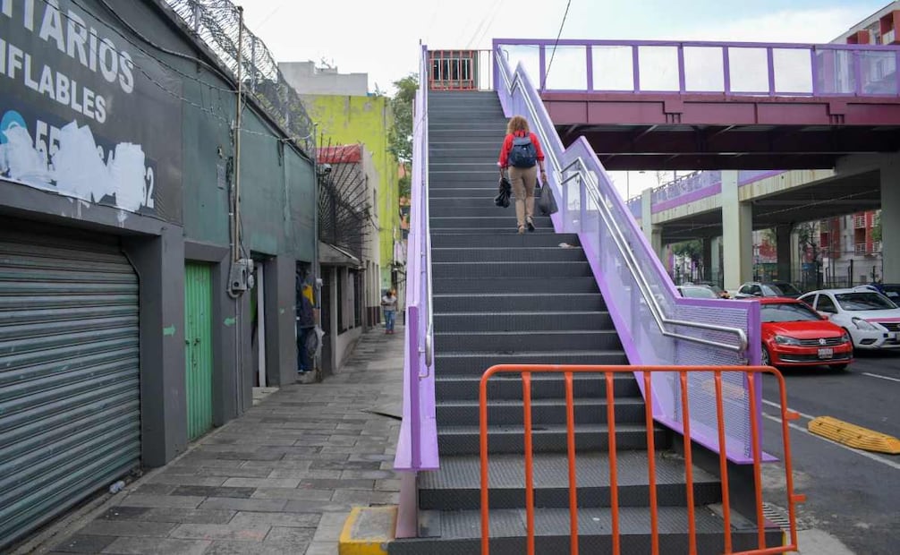 Las escaleras aún presentan trabajos pendientes y no están listas para su uso. Foto: Santiago Cadena / EL UNIVERSAL
