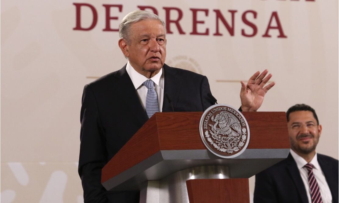 El presidente Andrés Manuel López Obrador sugirió al jefe de Gobierno de la Ciudad de México, Martí Batres, hacer un plan para poner orden a los desarrolladores inmobiliarios. Foto: Carlos Mejía