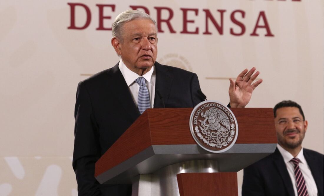 El presidente Andrés Manuel López Obrador sugirió al jefe de Gobierno de la Ciudad de México, Martí Batres, hacer un plan para poner orden a los desarrolladores inmobiliarios. Foto: Carlos Mejía