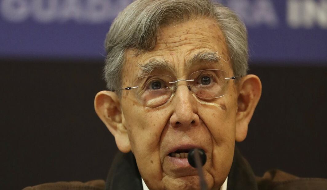 El ingeniero Cuauhtémoc Cárdenas presenta su libro “Por una democracia progresista” en la Feria internacional del Libro de Guadalajara. Fotos: Berenice Fregoso/EL UNIVERSAL.