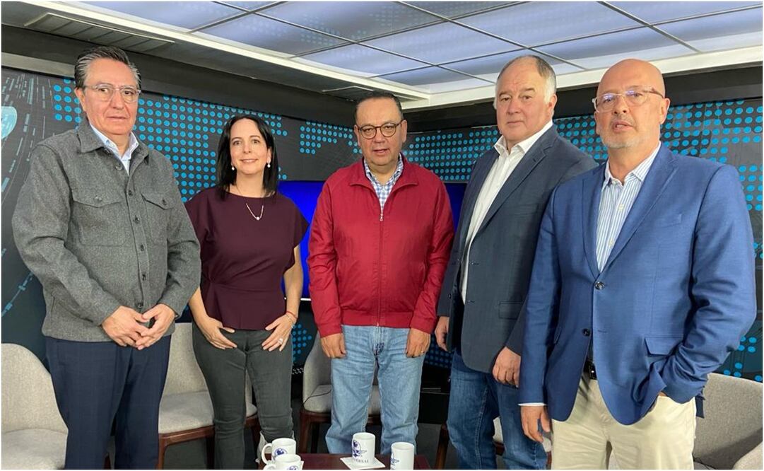 David Aponte, Maite Azuela, Germán Martínez, Héctor De Mauleón y Juan Pablo Becerra-Acosta en Con Los de Casa. Foto: Diego Montesinos/ EL UNIVERSAL