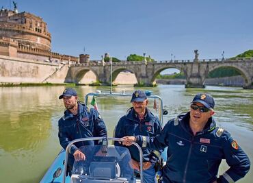 Funeral del Papa: Italia reforzará la seguridad con un destructor y aviones cazas; habrá francotiradores y 4 mil policías