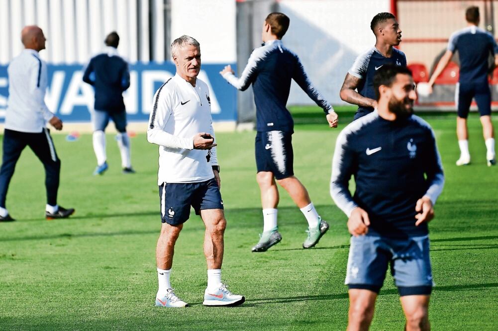 Didier Deschamps ve la final como un gran reto. (MARTIN MEISSNER. AP)