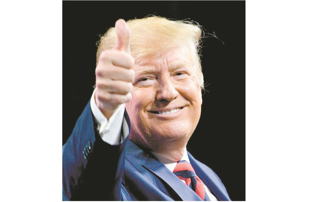 ¿Apertura? Donald Trump se dijo dispuesto a declarar sobre el caso Ucrania. Foto/BRENDAN SMIALOWSKI. AFP